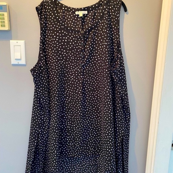 This is a sleeveless tunic, perfect for leggings - Picture 1 of 3